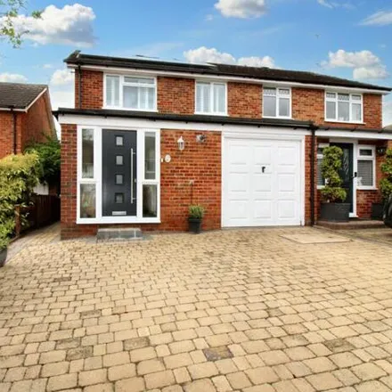 Buy this 3 bed duplex on Devonshire Close in Stevenage, SG2 8RY