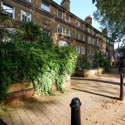 Image 9 - Swinburne House, Bethnal Green Estate, London, E2 0HS, United Kingdom - Apartment for sale