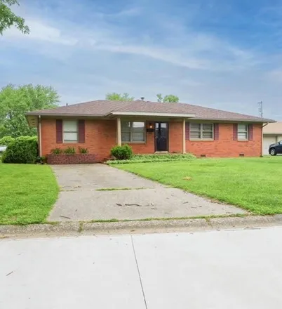 Buy this 3 bed house on 3183 Queens Way in Owensboro, KY 42301