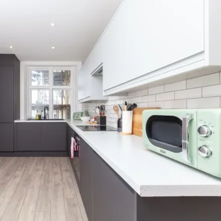 Rent this 3 bed apartment on Brunswick Place in Brighton, BN3 1AF