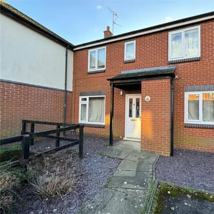 Buy this 3 bed townhouse on Lydford Close in Farnborough, GU14 8UQ