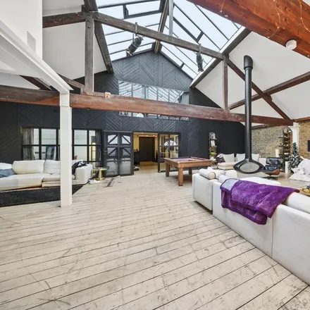 Image 2 - Metropolitan Wharf, 70 Wapping Wall, Ratcliffe, London, E1W 3SS, United Kingdom - Apartment for rent