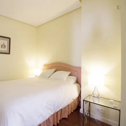Rent this 2 bed apartment on Madrid in Lunch&Dinner, Calle de María de Molina