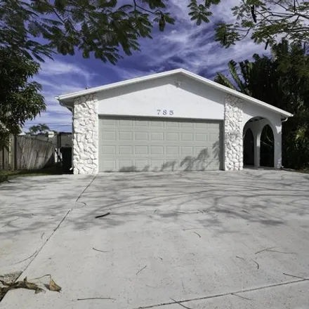 Image 3 - 779 Southeast Fallon Drive, Port Saint Lucie, FL 34983, USA - House for sale