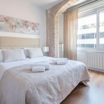 Rent this 4 bed apartment on Cal Pep in Carrer d'Aribau, 207
