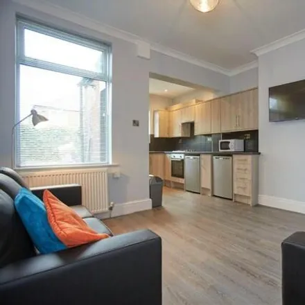 Rent this 5 bed townhouse on 491 Ecclesall Road in Sheffield, S11 8PE