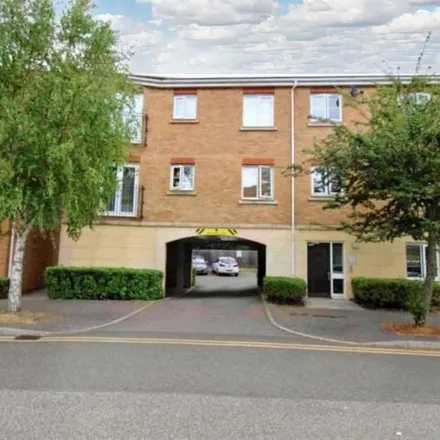 Rent this 2 bed apartment on Windermere Avenue in Purfleet-on-Thames, RM19 1QN