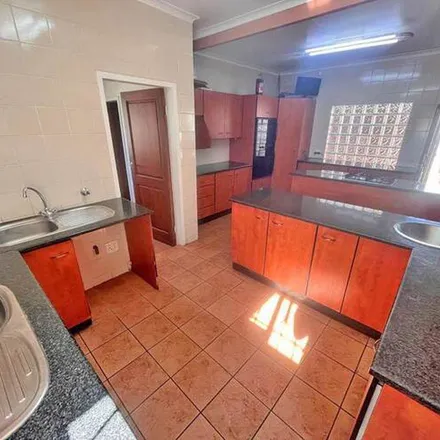 Image 5 - Corbel Crescent, Glenhazel, Johannesburg, 2001, South Africa - Apartment for rent