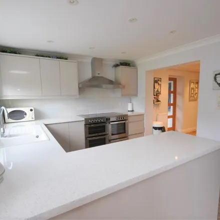 Rent this 4 bed apartment on Nelwyn Avenue in London, RM11 2PY