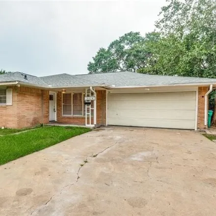 Rent this 3 bed house on 2084 Robinhood Street in Pasadena, TX 77502