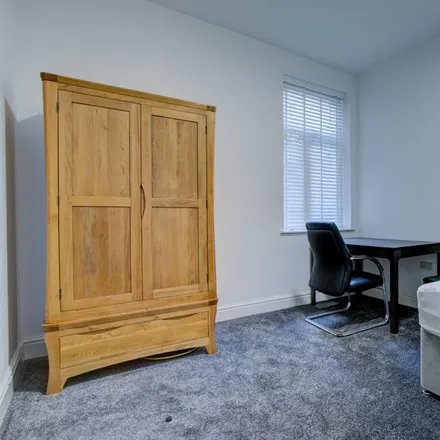 Rent this 1 bed room on 21 Oxford Road in Newton Hill, WF1 3LB