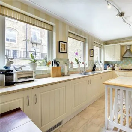 Image 3 - 6 Chester Gate, London, NW1 4JH, United Kingdom - Townhouse for sale
