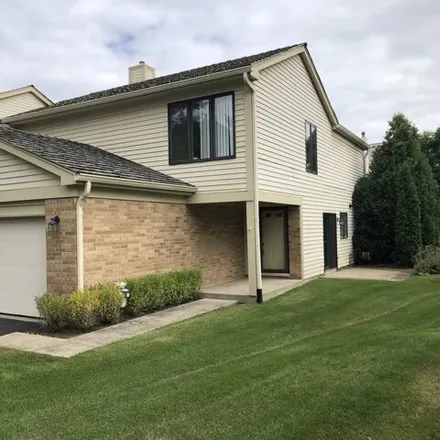 Rent this 3 bed townhouse on 1429 James Court in Libertyville, IL 60048
