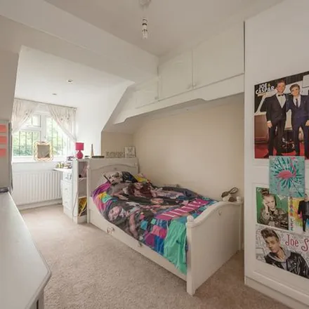 Rent this 5 bed apartment on Denham Lane in Gerrards Cross, SL9 0QQ