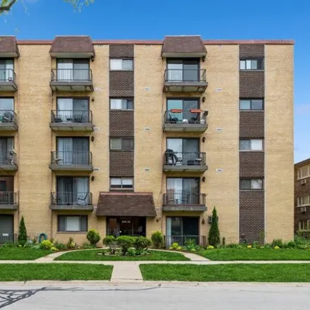 Buy this 1 bed condo on 1639 Ashland Avenue in Des Plaines, IL 60016