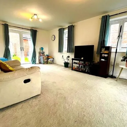 Rent this 4 bed apartment on Hewitt Road in Basingstoke, RG24 9FG