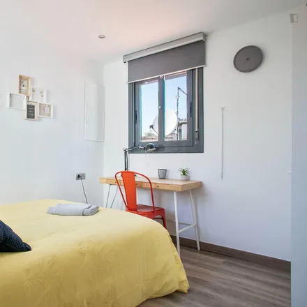 Rent this 2 bed room on Carrer de la Portaferrissa in 14, 08002 Barcelona