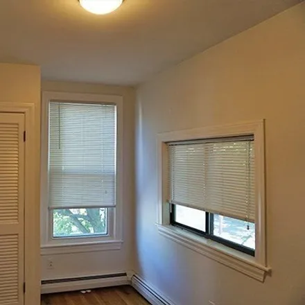 Image 6 - 145 Brown Street, Waltham, MA 02453, USA - Apartment for rent