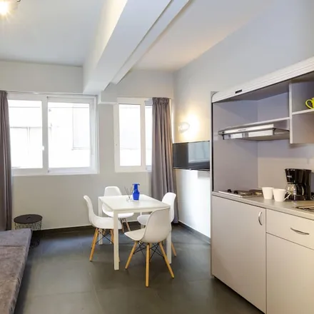 Rent this studio apartment on Papanikoli 1