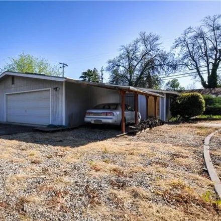 Image 2 - 561 White Avenue, Chico, CA 95926, USA - House for sale
