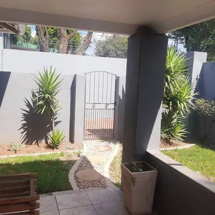 Image 4 - 3rd Avenue, Westbury Ext 3, Johannesburg, 2001, South Africa - Apartment for rent