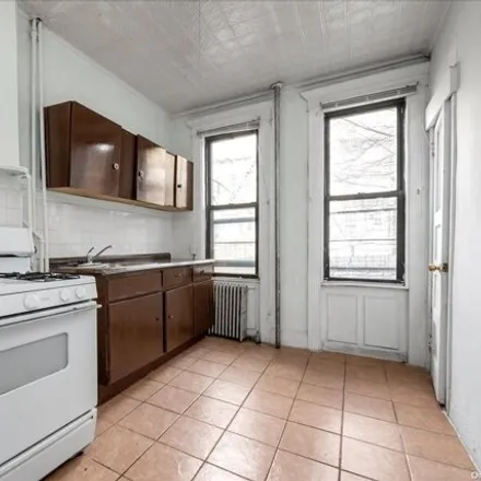 Image 5 - 1881 Putnam Avenue, New York, NY 11385, USA - Townhouse for sale