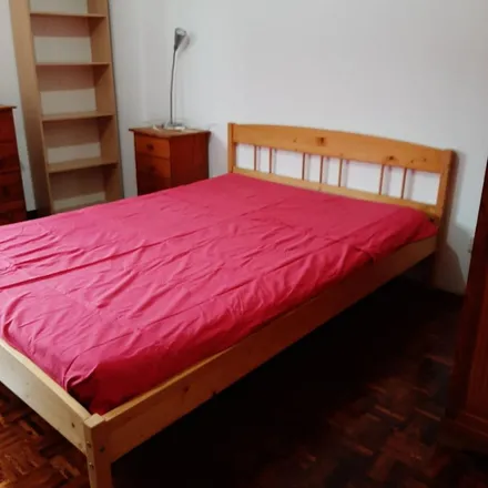 Rent this 4 bed apartment on Rua Carolina Michaellis 87D in 3030-324 Coimbra, Portugal