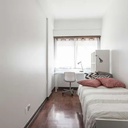 Image 1 - Sophia, Avenida Defensores de Chaves, 1000-290 Lisbon, Portugal - Apartment for rent