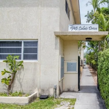 Image 3 - 1945 Calais Drive, Isle of Normandy, Miami Beach, FL 33141, USA - Apartment for rent