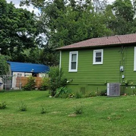 Buy this 2 bed house on 569 Myrtle Street in West Plains, MO 65775