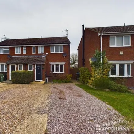 Buy this 3 bed duplex on 5 Meredith Drive in Aylesbury, HP19 8NH