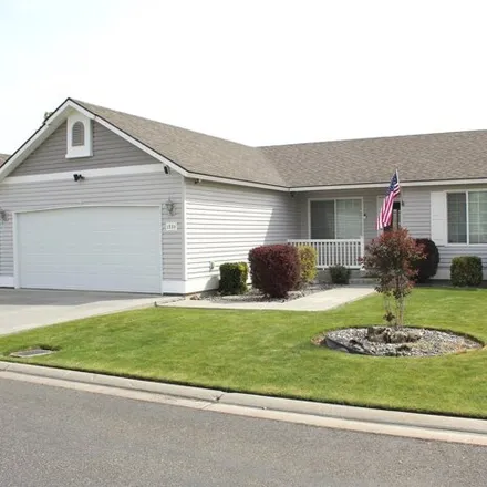 Buy this 3 bed house on 1546 Foxglove Avenue in Richland, WA 99352