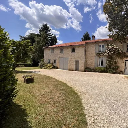 Image 1 - 86400 Lizant, France - House for sale