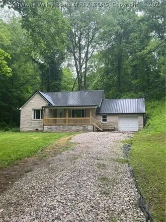 Buy this 4 bed house on 4613 Shab Kelly Road in Kanawha County, WV 25313