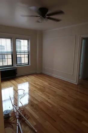 Rent this studio apartment on 426 West Briar Place