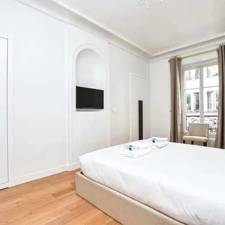 Rent this 4 bed apartment on 13 Rue Vernier in 75017 Paris, France