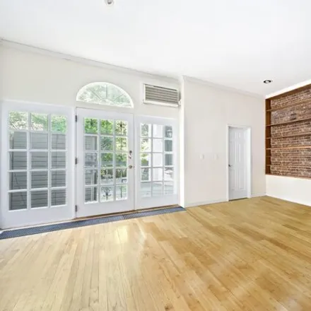 Image 2 - 53 West 94th Street, New York, NY 10025, USA - House for sale
