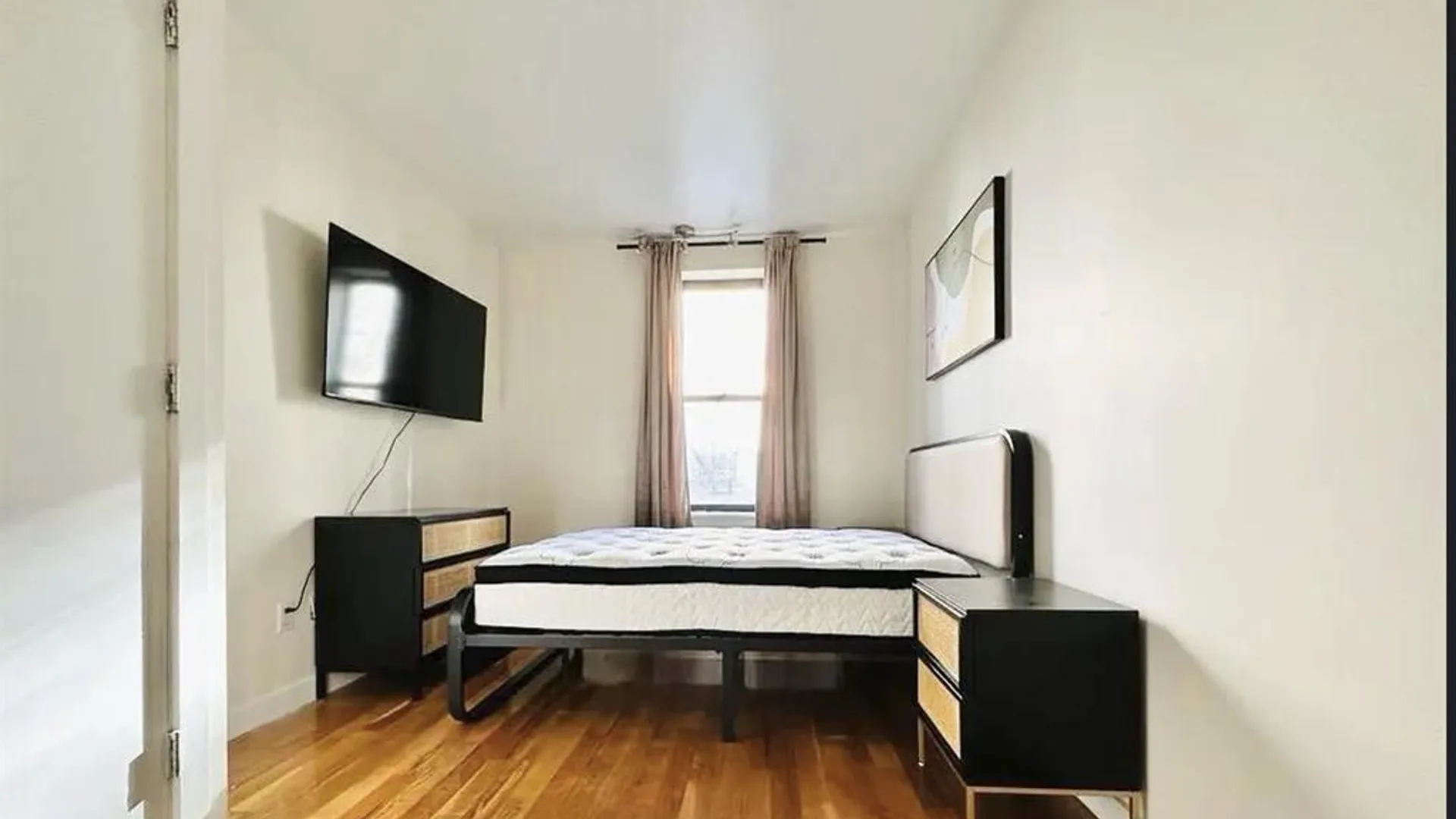 143 North 8th Street, New York, NY 11249, USA | Room for rent