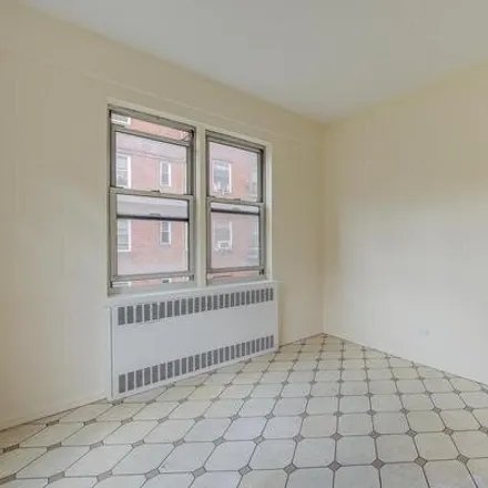 Image 4 - 69-10 108th St Unit 3e, Forest Hills, New York, 11375 - Apartment for sale