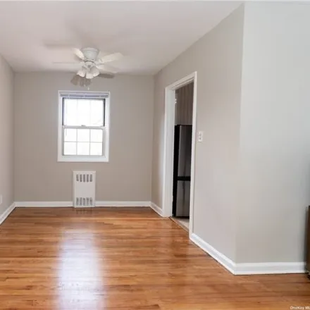 Image 2 - 69-34 213th Street, New York, NY 11364, USA - Apartment for sale