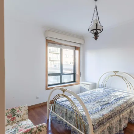 Rent this 3 bed room on Rua Mário Botas in 4465-092 Matosinhos, Portugal
