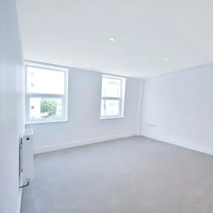 Image 3 - Domino's, 758A Bath Road, London, TW5 9TY, United Kingdom - Apartment for rent