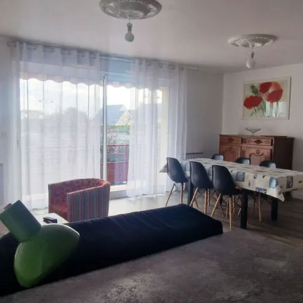 Rent this 3 bed apartment on 1 Chemin Kloz Kerbleiz in 56370 Sarzeau, France