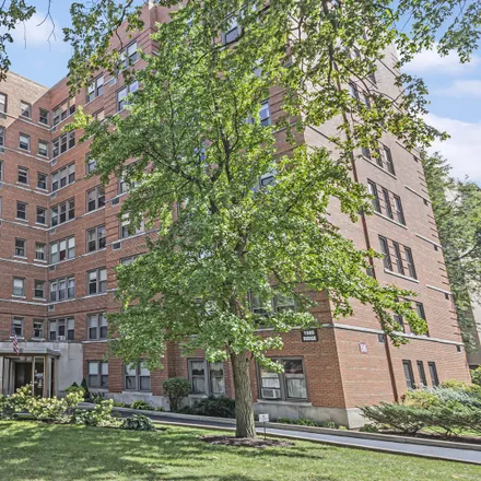 Buy this 1 bed townhouse on 1585 Ridge Avenue in Evanston, IL 60201
