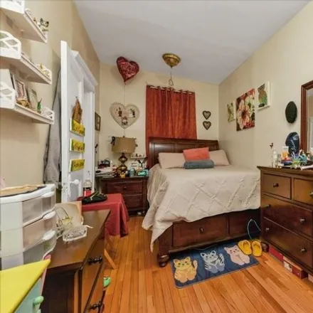 Image 7 - 45-18 Junction Boulevard, New York, NY 11373, USA - House for sale