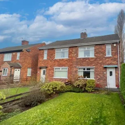 Buy this 3 bed duplex on Lamb Hill Close in Sheffield, S13 8FT