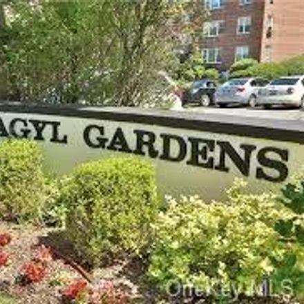 Rent this 1 bed condo on 1273 North Avenue in New Rochelle, NY 10804