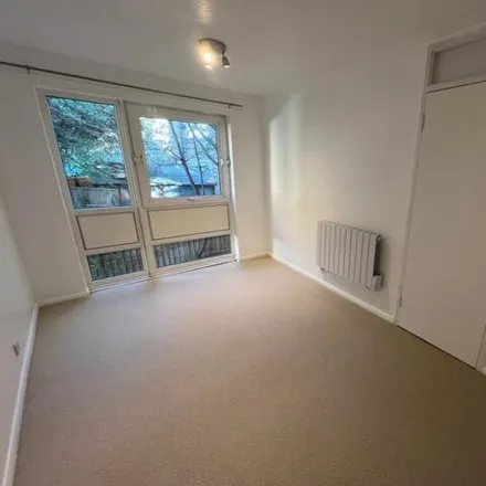 Image 7 - Clare Gardens, Blenheim Crescent, London, W11 2EF, United Kingdom - Apartment for sale