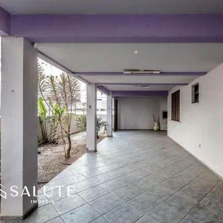 Rent this 4 bed house on Rua 3710 in Centro, Balneário Camboriú - SC