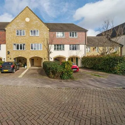 Buy this 3 bed townhouse on Oakey Drive in Wokingham, RG40 2DT